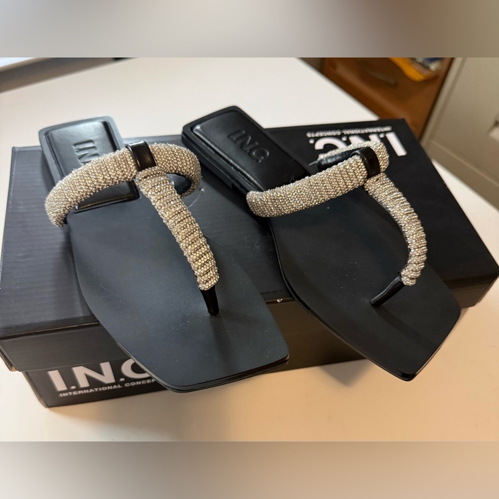 NIB INC International Concepts Yahvi black and silver sandal size 8.5